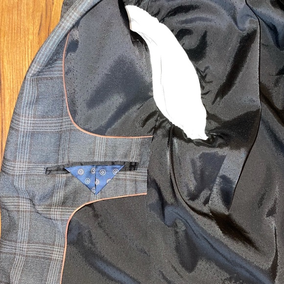 Checkered RW & Co. Men’s Blazer. *Like New!!* - Picture 5 of 5